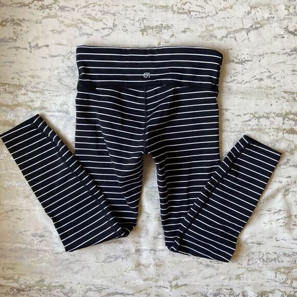 Gap Fit blackout technology stripe leggings - Picture 9 of 9